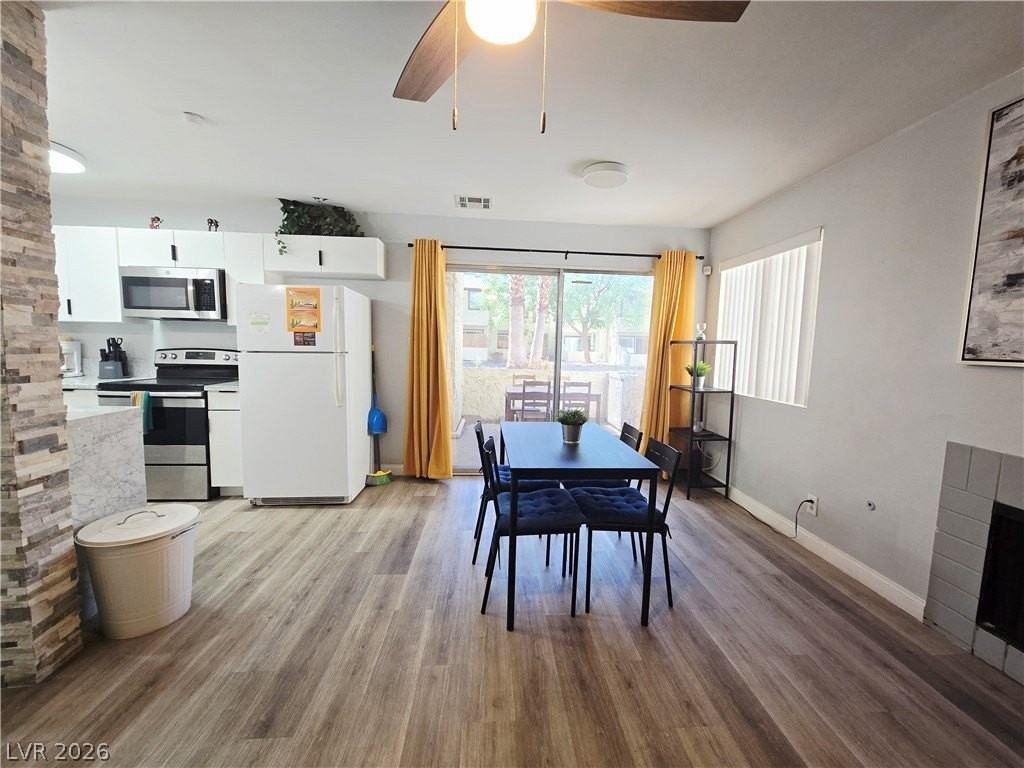 5045 Spencer St #B - Photo 4 of 19