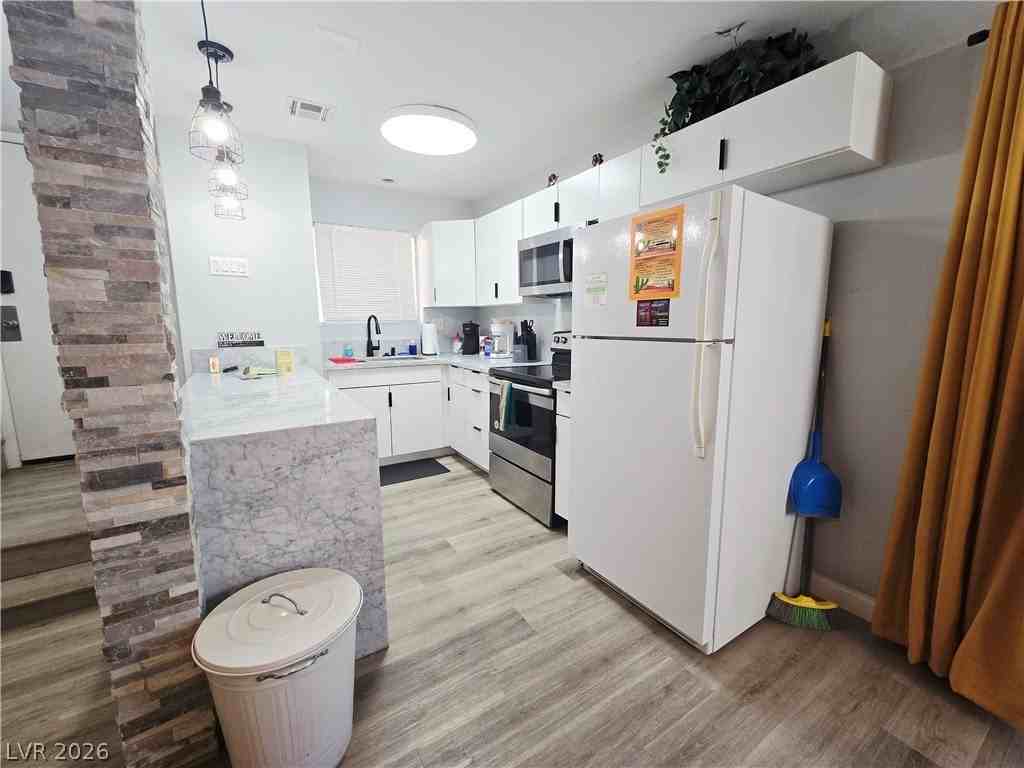 5045 Spencer St #B - Photo 5 of 19