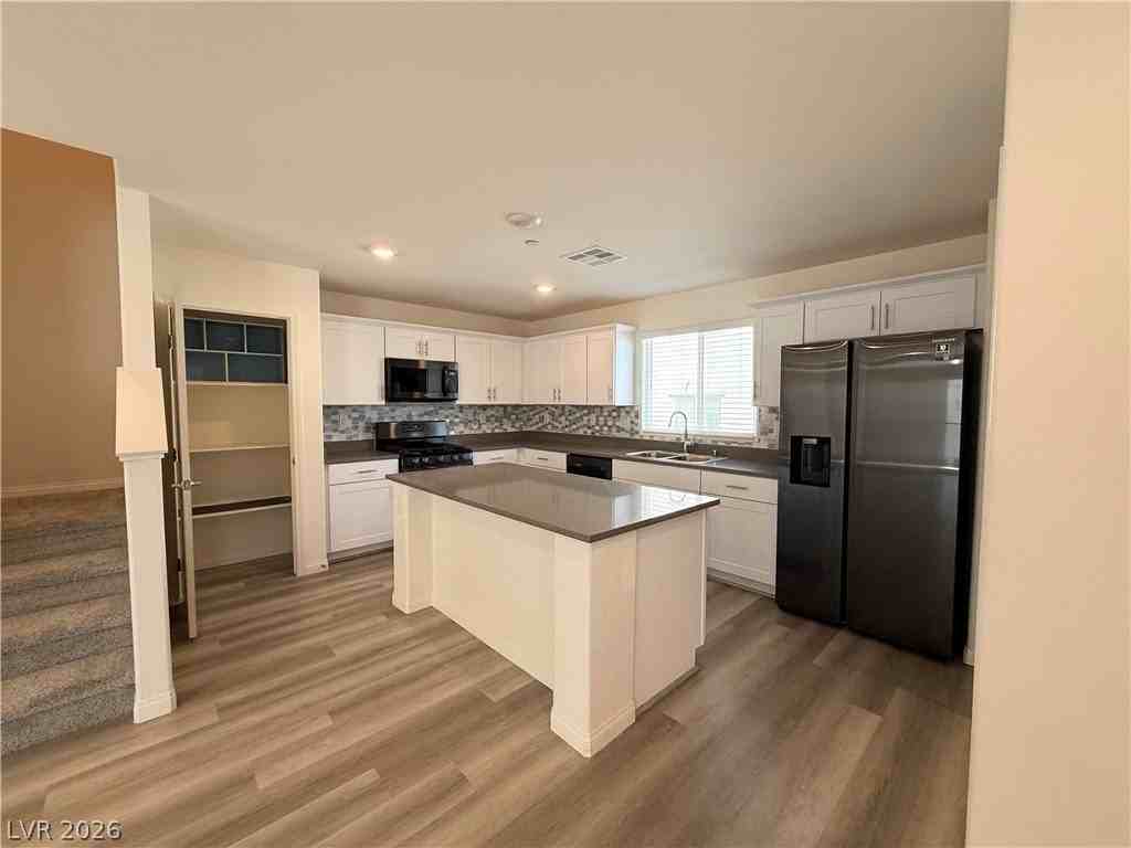3720 Brilliant Sunset St - Photo 6 of 36