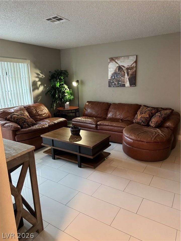 2137 Petersham Ct #D - Photo 3 of 4