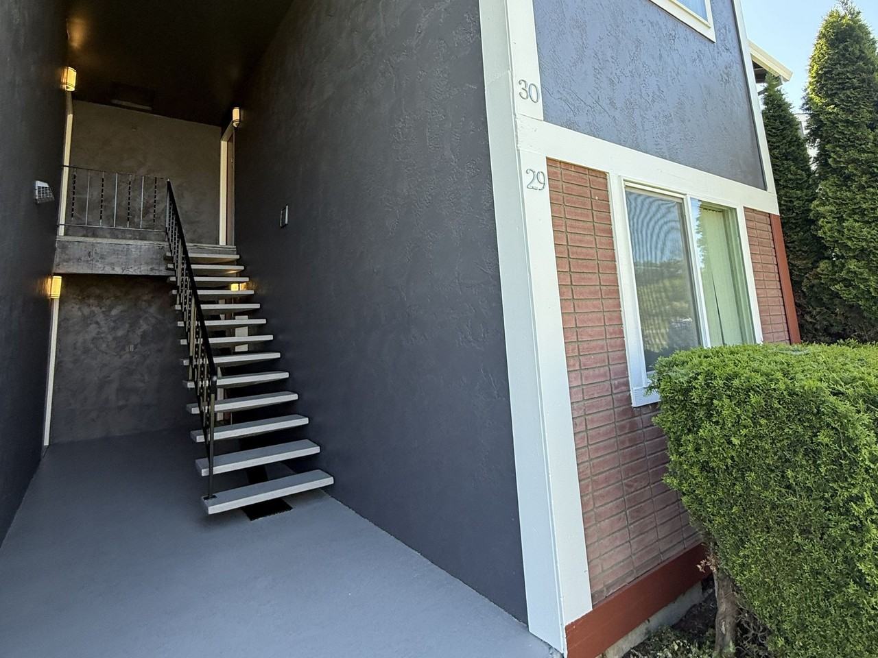 VILLAGE VICTORIAN APARTMENTS - Photo 5 of 17