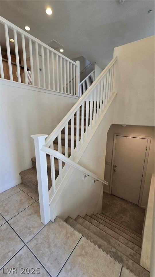 8920 James Carl Ct - Photo 3 of 29