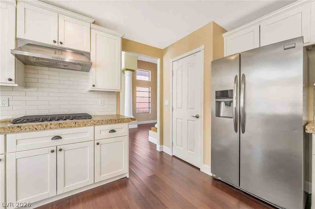 271 Pointe Ranier Ave - Photo 3 of 26