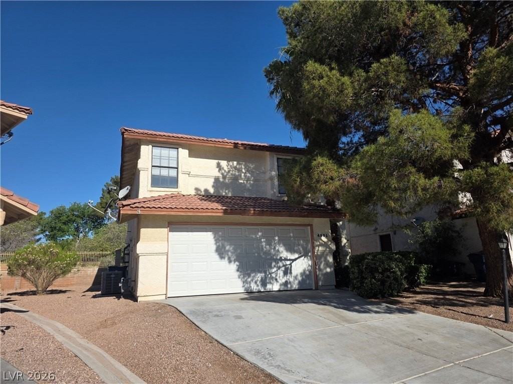 4801 Fiesta Lakes St - Photo 3 of 50