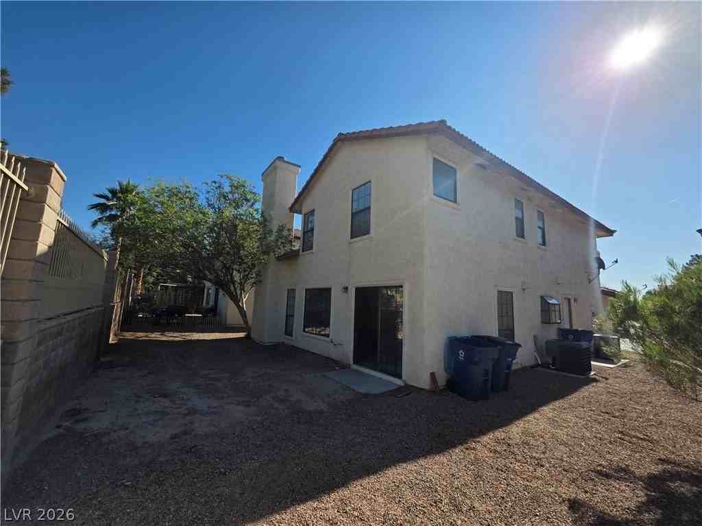 4801 Fiesta Lakes St - Photo 5 of 50