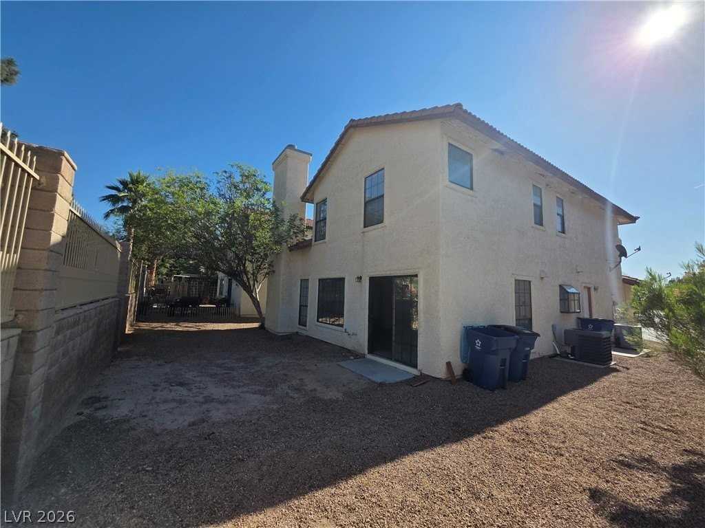 4801 Fiesta Lakes St - Photo 6 of 50