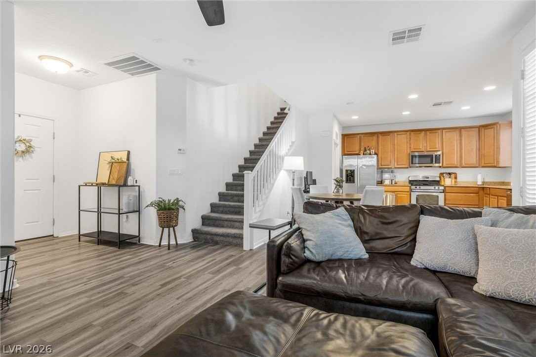 10410 Lilac Square Ave - Photo 3 of 24