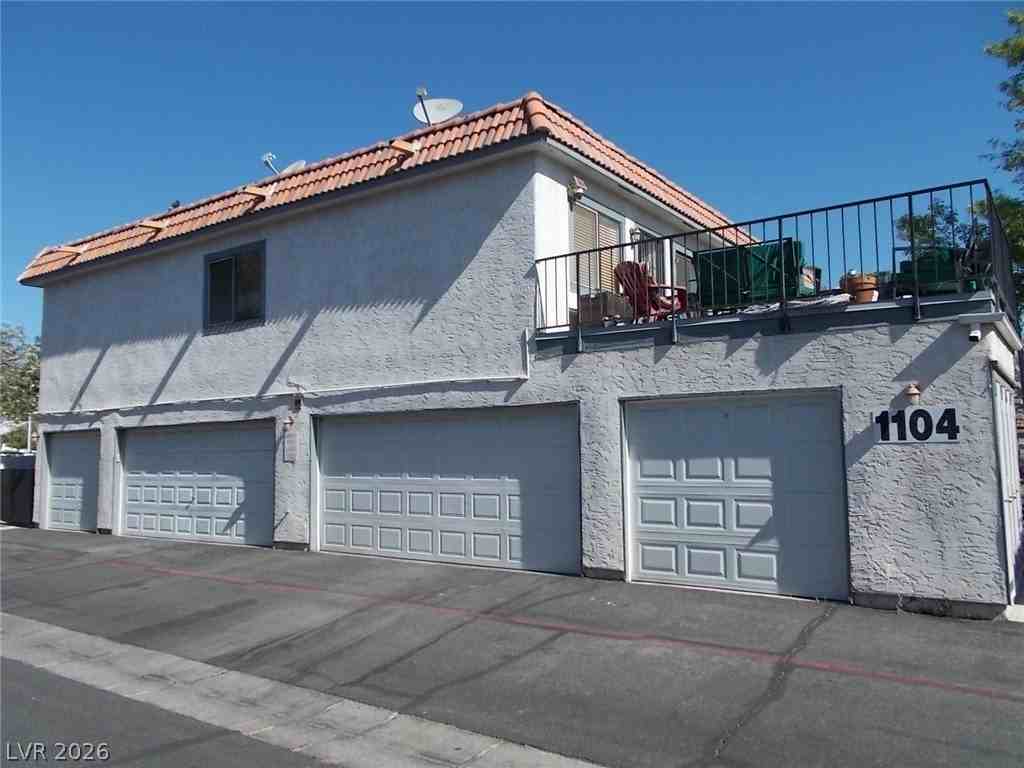 1104 Willow Tree Dr #C - Photo 3 of 22