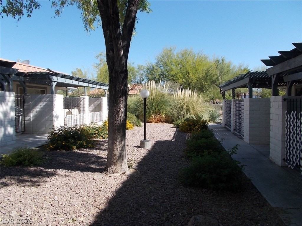 1104 Willow Tree Dr #C - Photo 4 of 22