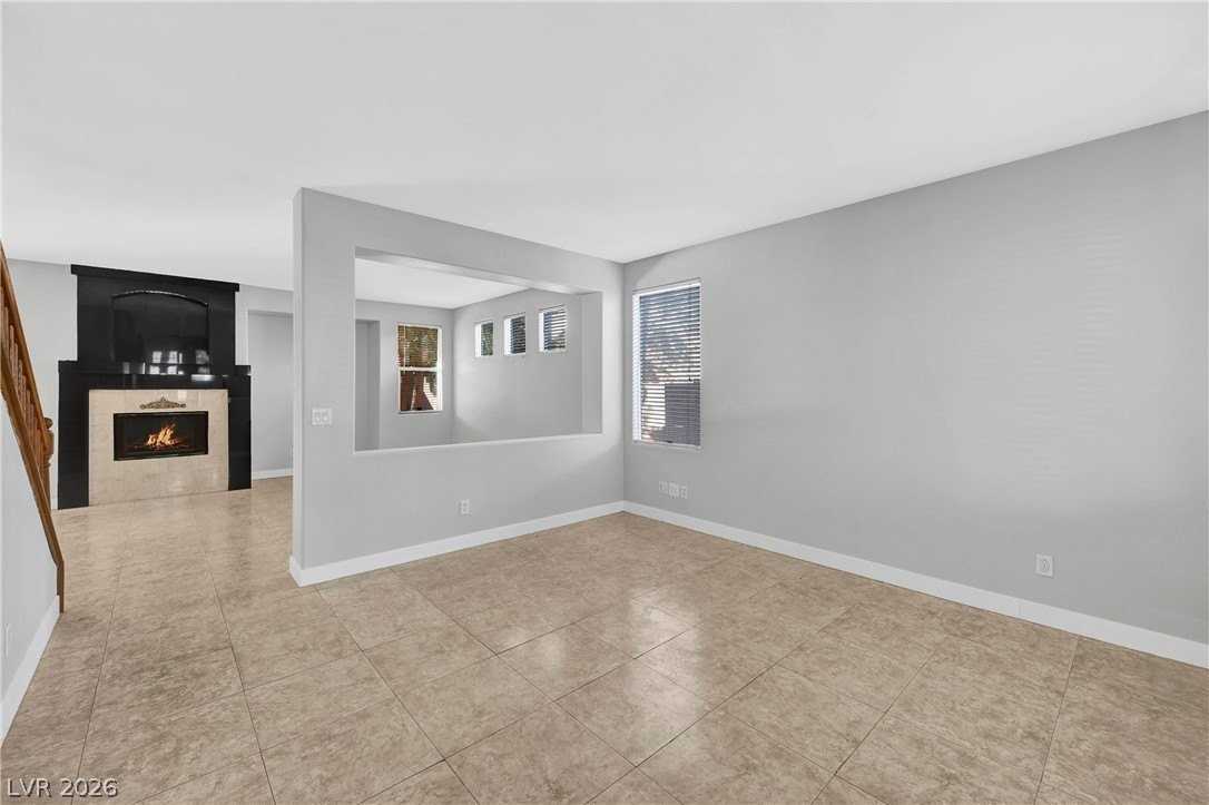 1009 Black Olive St - Photo 4 of 33