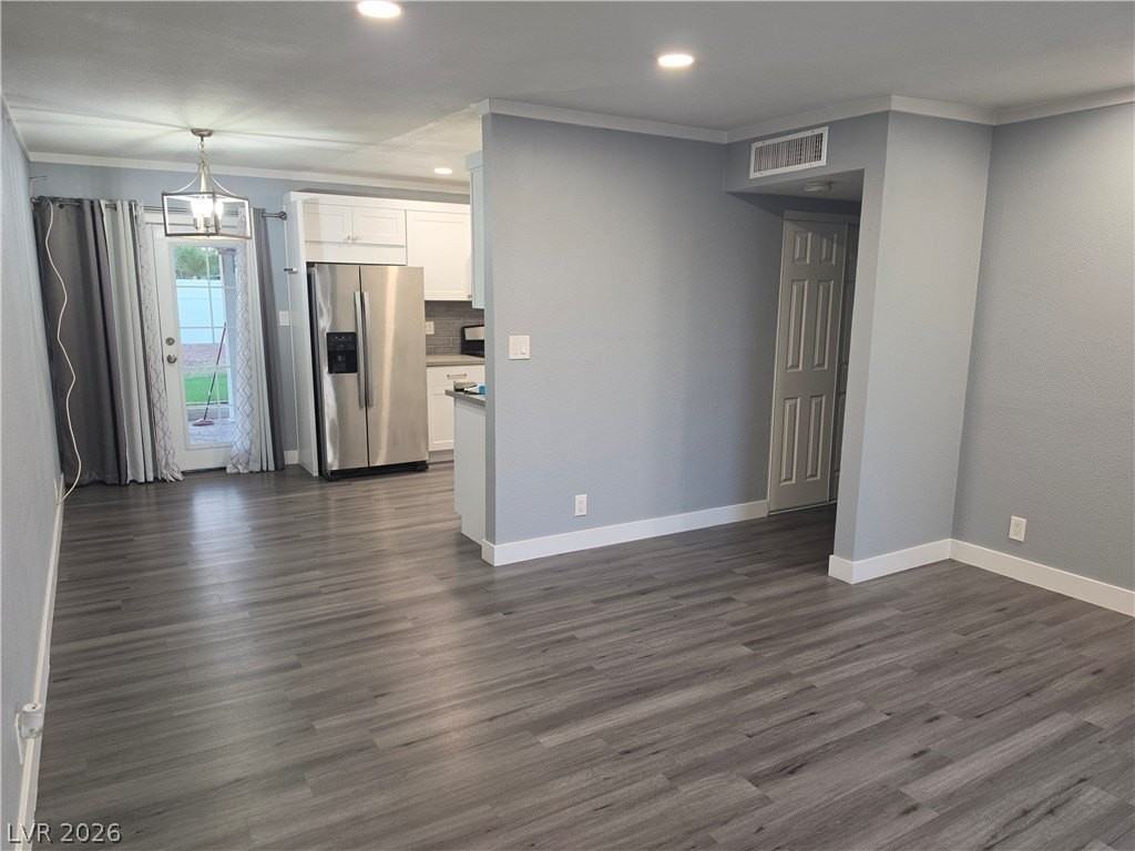 4952 E Harmon Ave - Photo 4 of 10