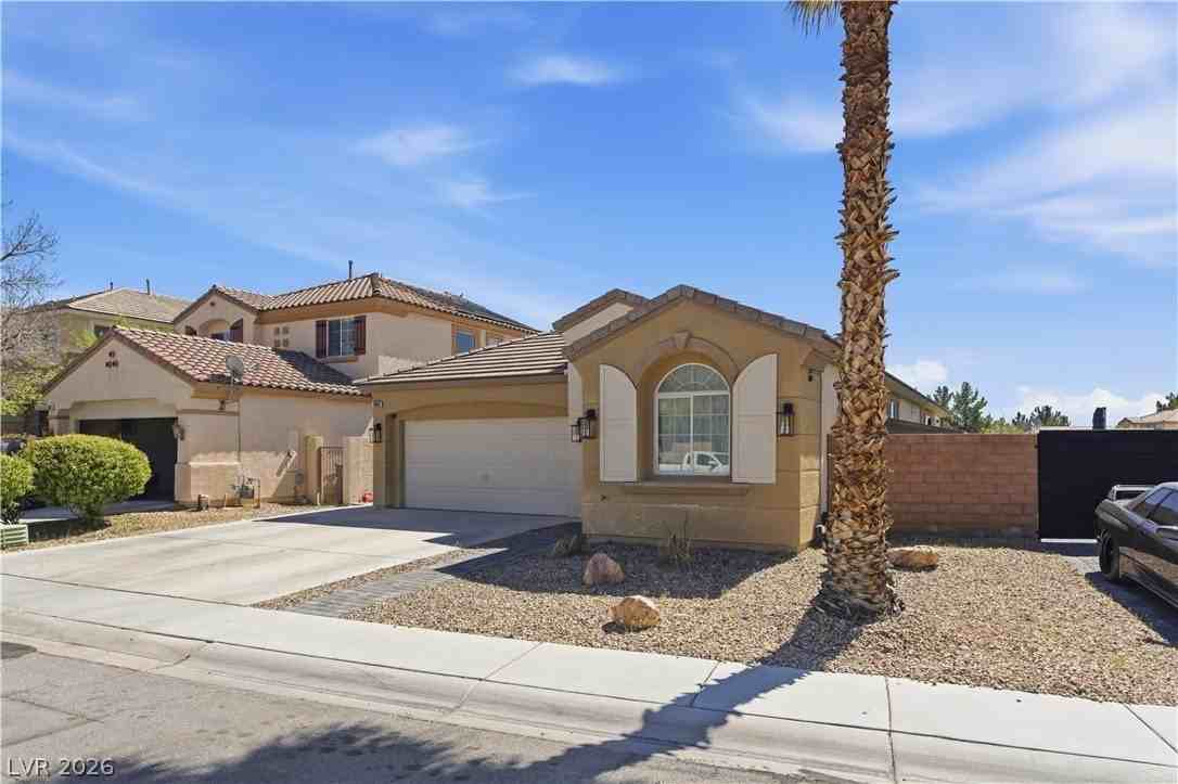 11063 Pegasus Dr - Photo 3 of 50