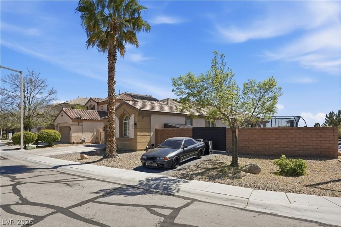 11063 Pegasus Dr - Photo 4 of 50
