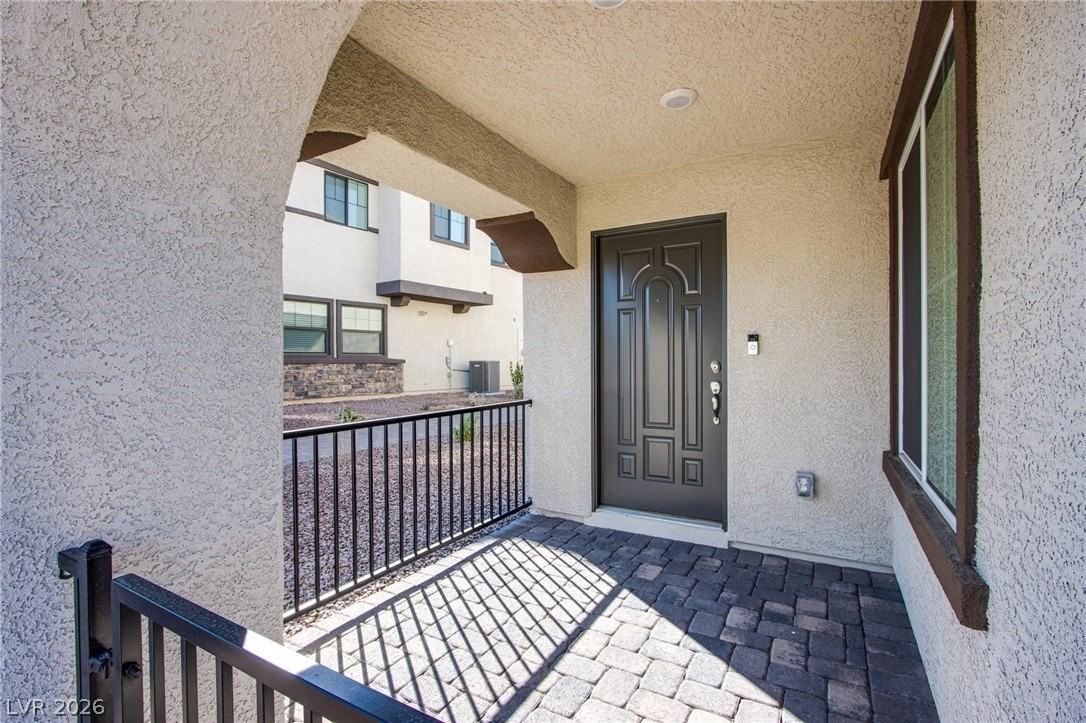 843 Watford Pl - Photo 3 of 34