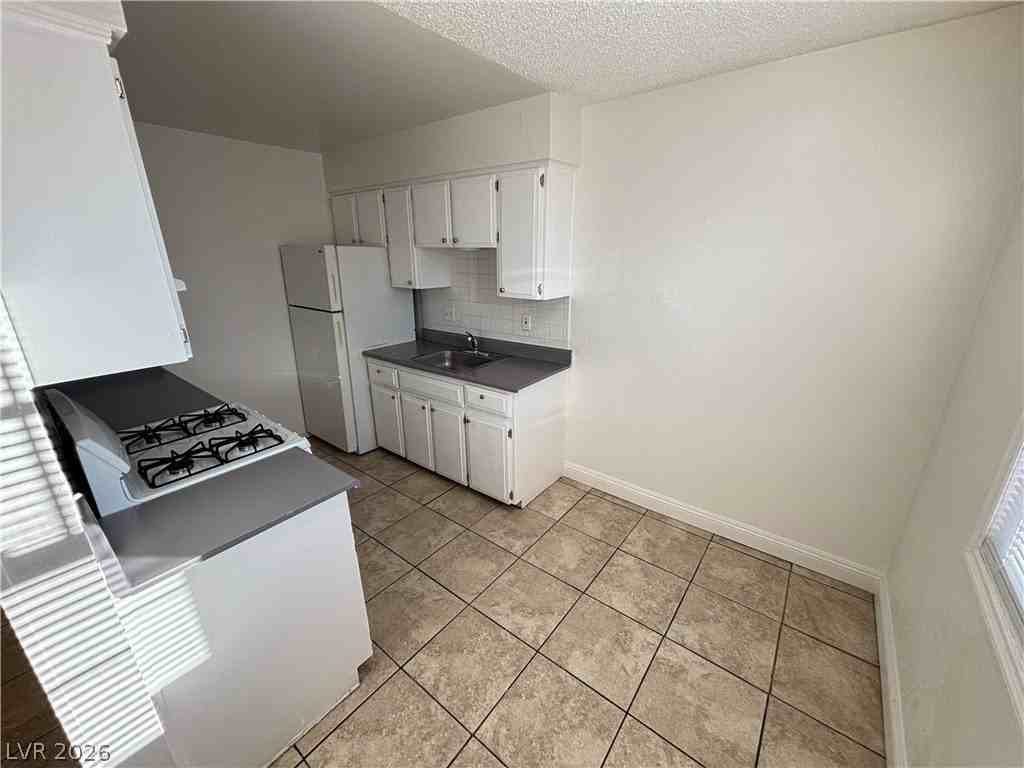 5132 Pebble Beach Blvd #B - Photo 7 of 16