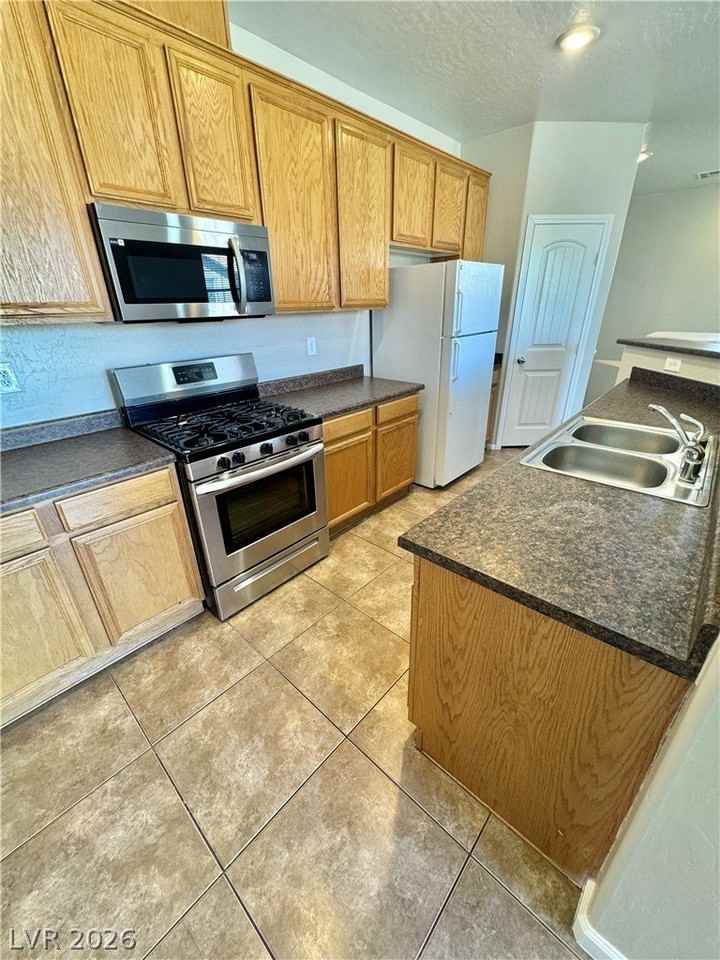 335 Clarence House Ave #103 - Photo 7 of 20