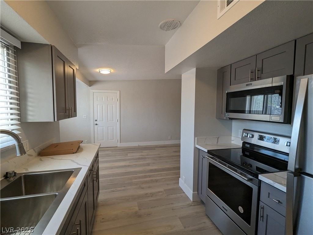 4379 Hilldale Ave - Photo 5 of 30