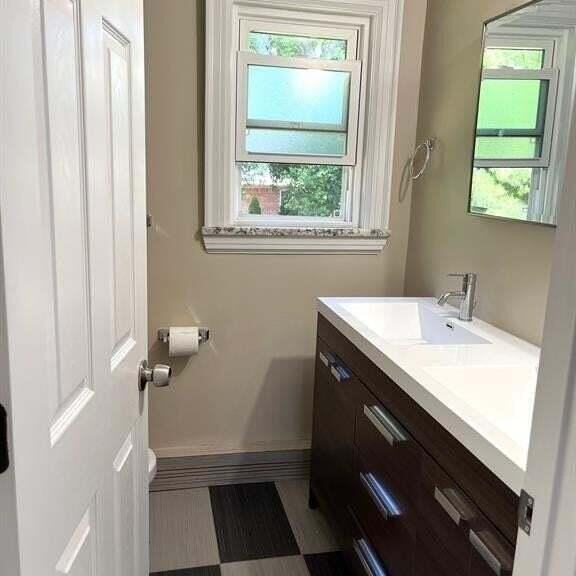 2948 Alexander Ave - Photo 4 of 8