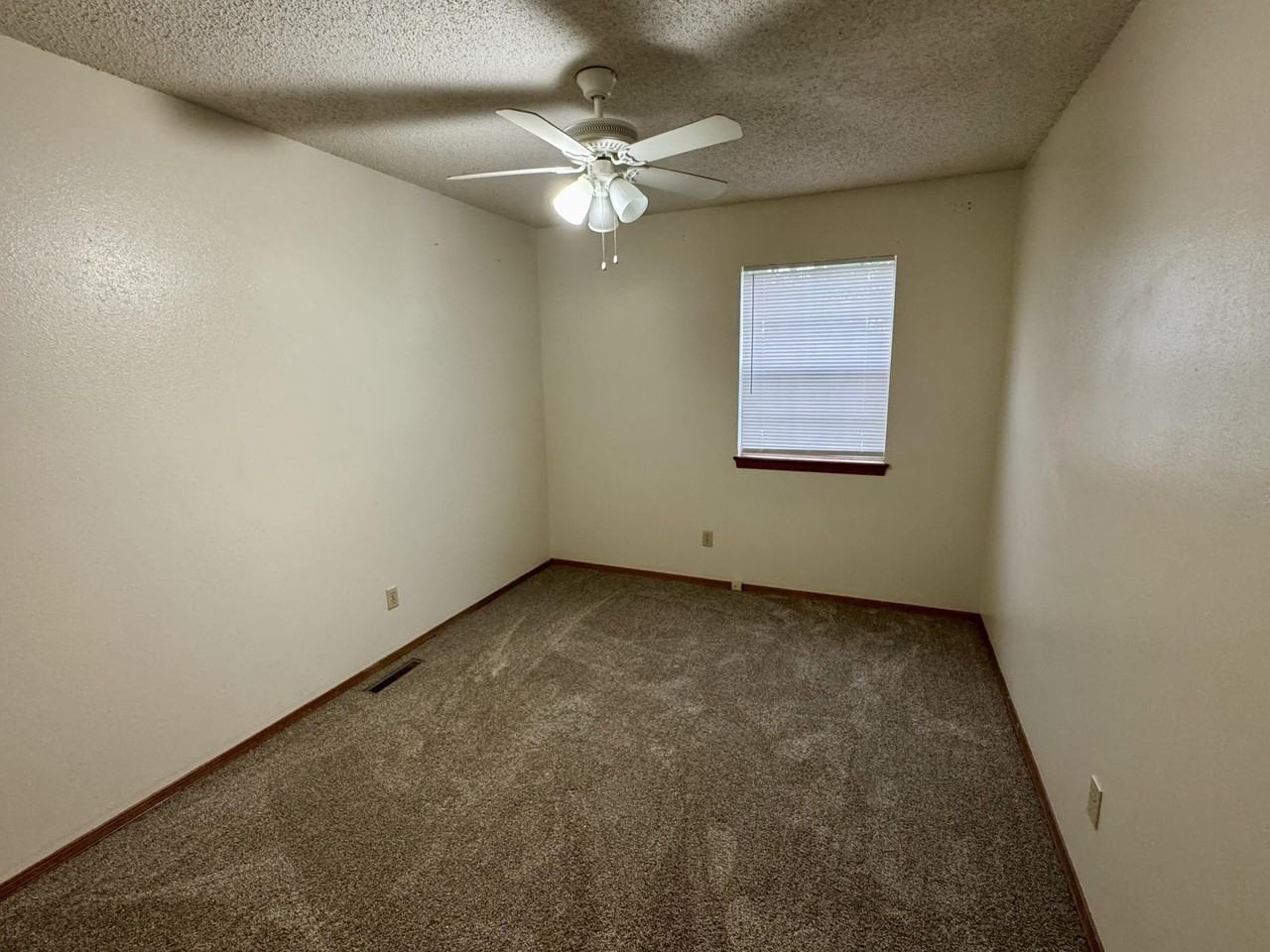 1313 E 12th St - Photo 2 of 16