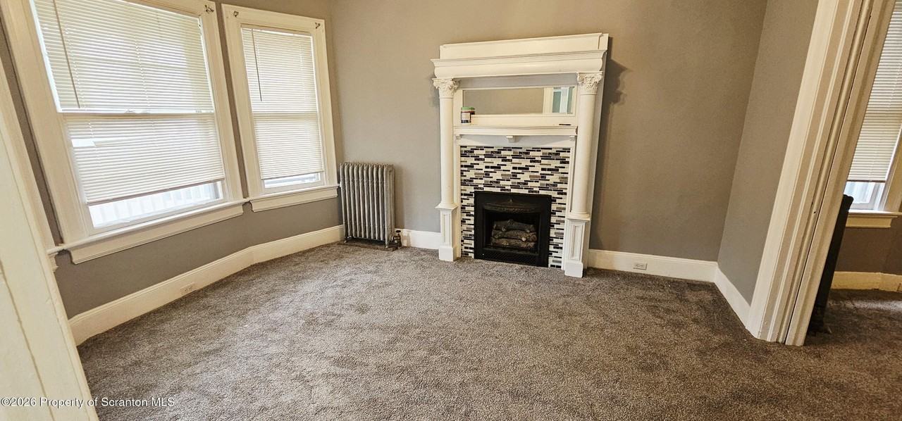 1629 Vine St - Photo 2 of 12