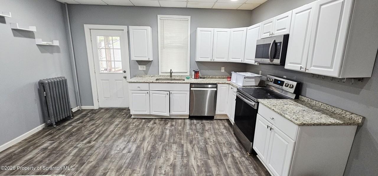 1629 Vine St - Photo 4 of 12