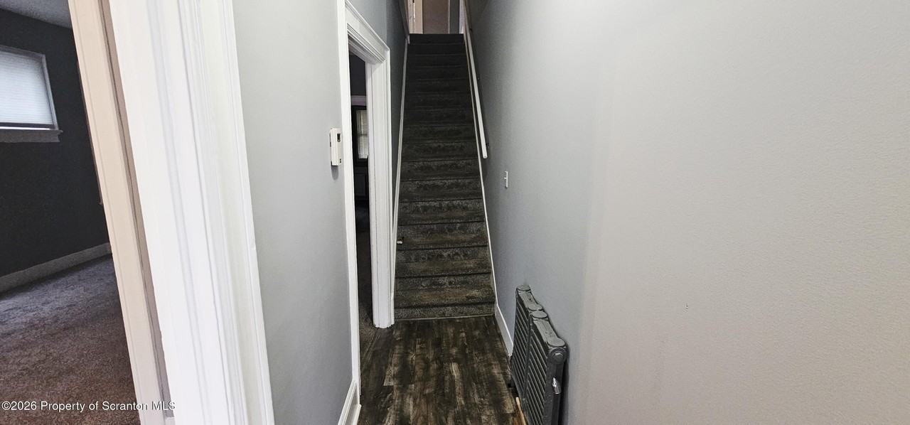 1629 Vine St - Photo 5 of 12
