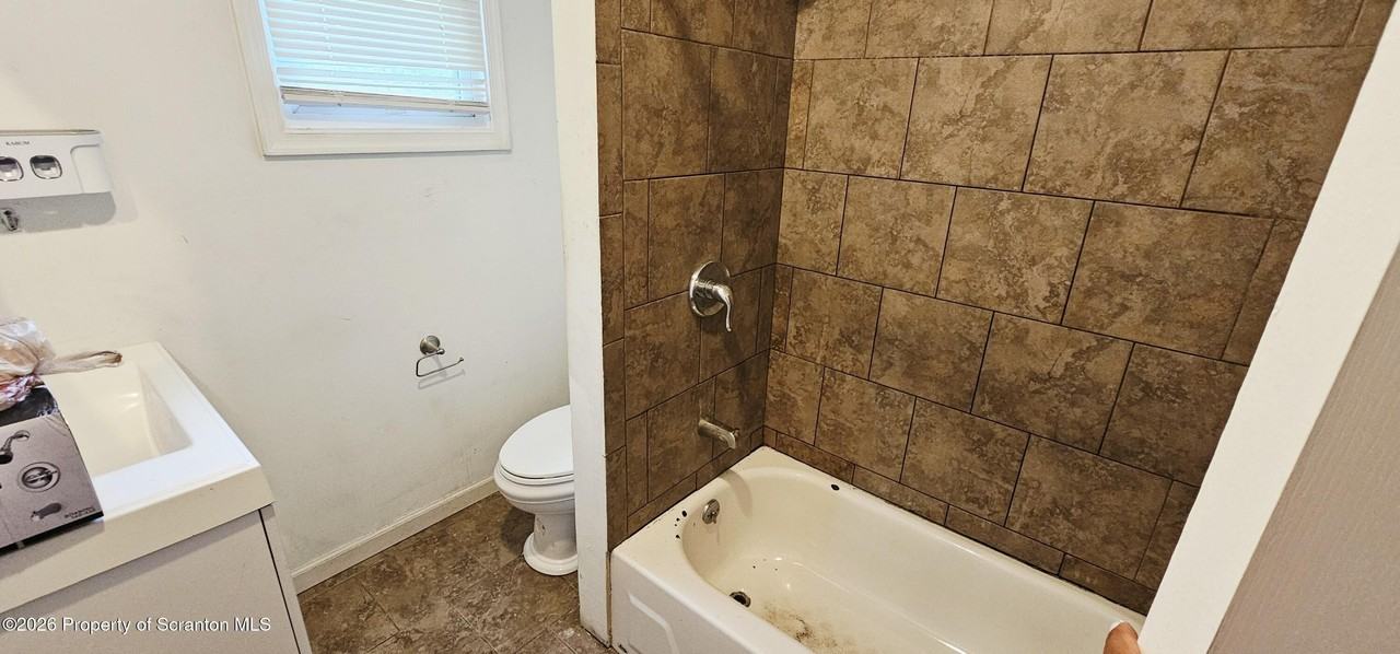 1629 Vine St - Photo 6 of 12