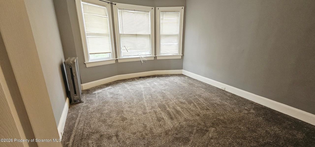 1629 Vine St - Photo 7 of 12
