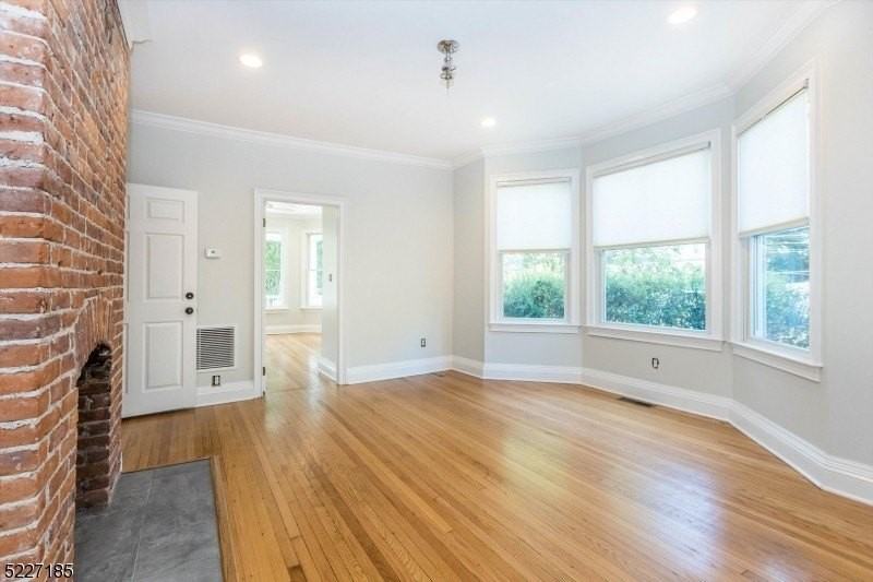 1 Claremont Pl #1 - Photo 5 of 12
