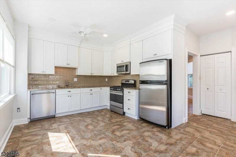 1 Claremont Pl #1 - Photo 6 of 12