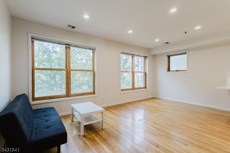 323 Jackson St #301 - Photo 3 of 17