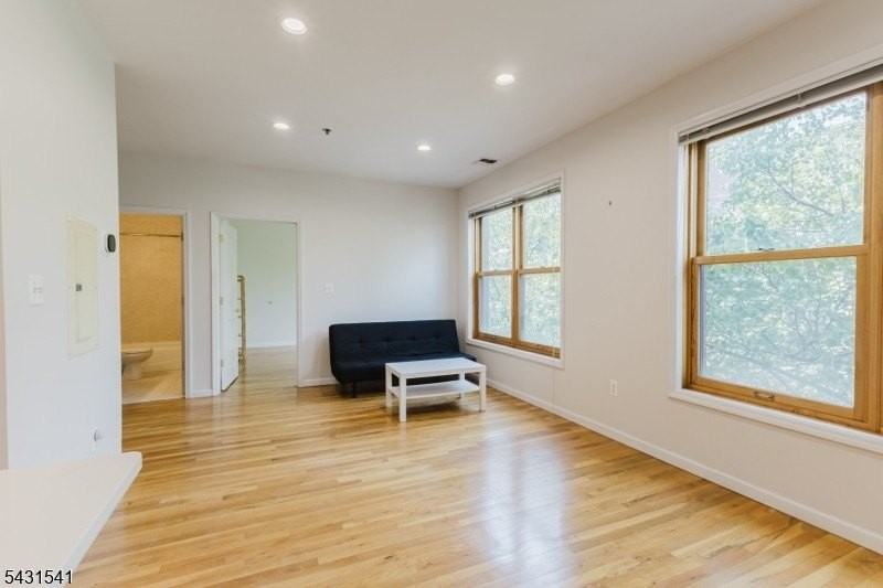 323 Jackson St #301 - Photo 4 of 17