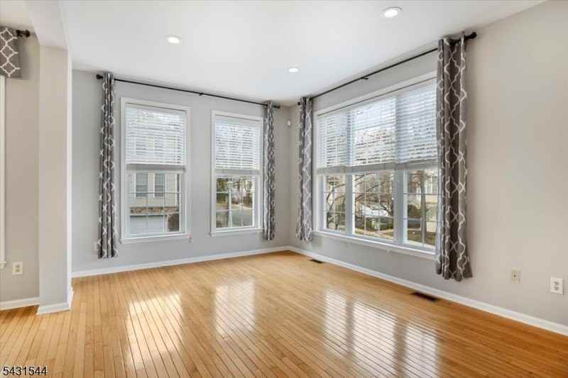 145 Arrowgate Dr - Photo 2 of 26