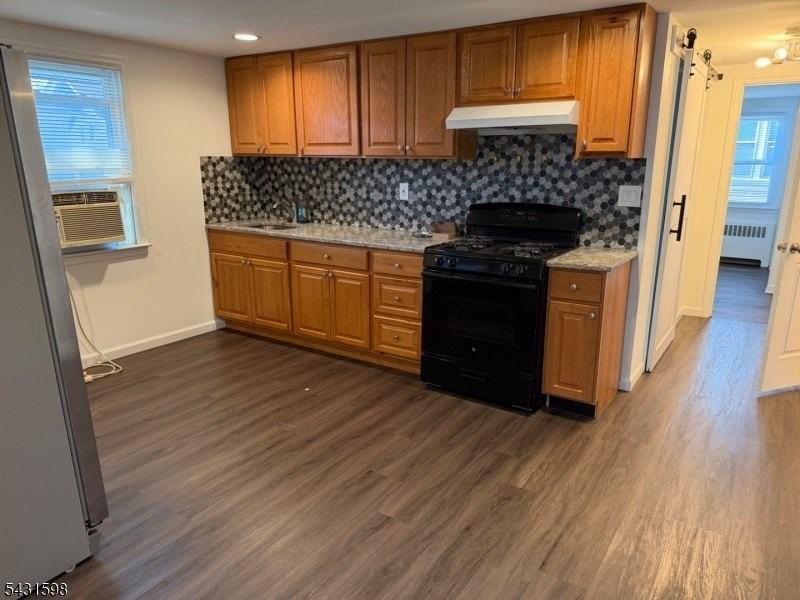 122 Beech St - Photo 3 of 8