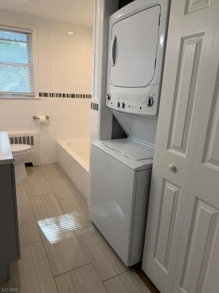 122 Beech St - Photo 4 of 8
