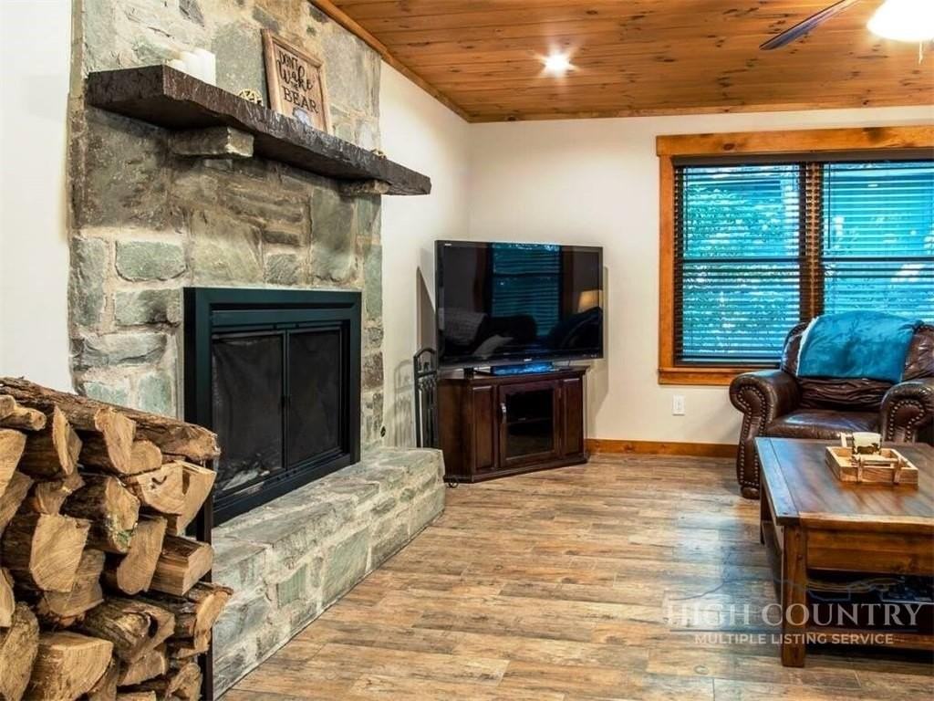 213 Rhododendron Dr - Photo 3 of 29