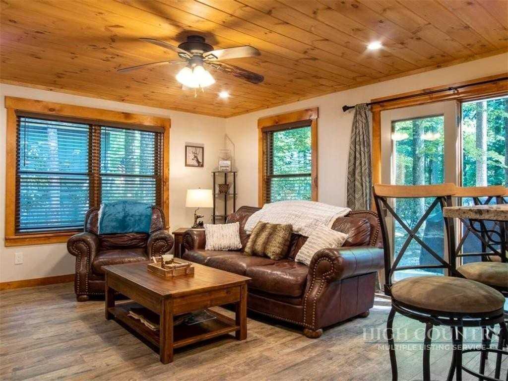 213 Rhododendron Dr - Photo 4 of 29