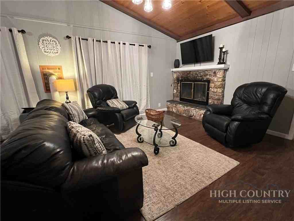 1424 Bald Mountain Rd - Photo 3 of 15