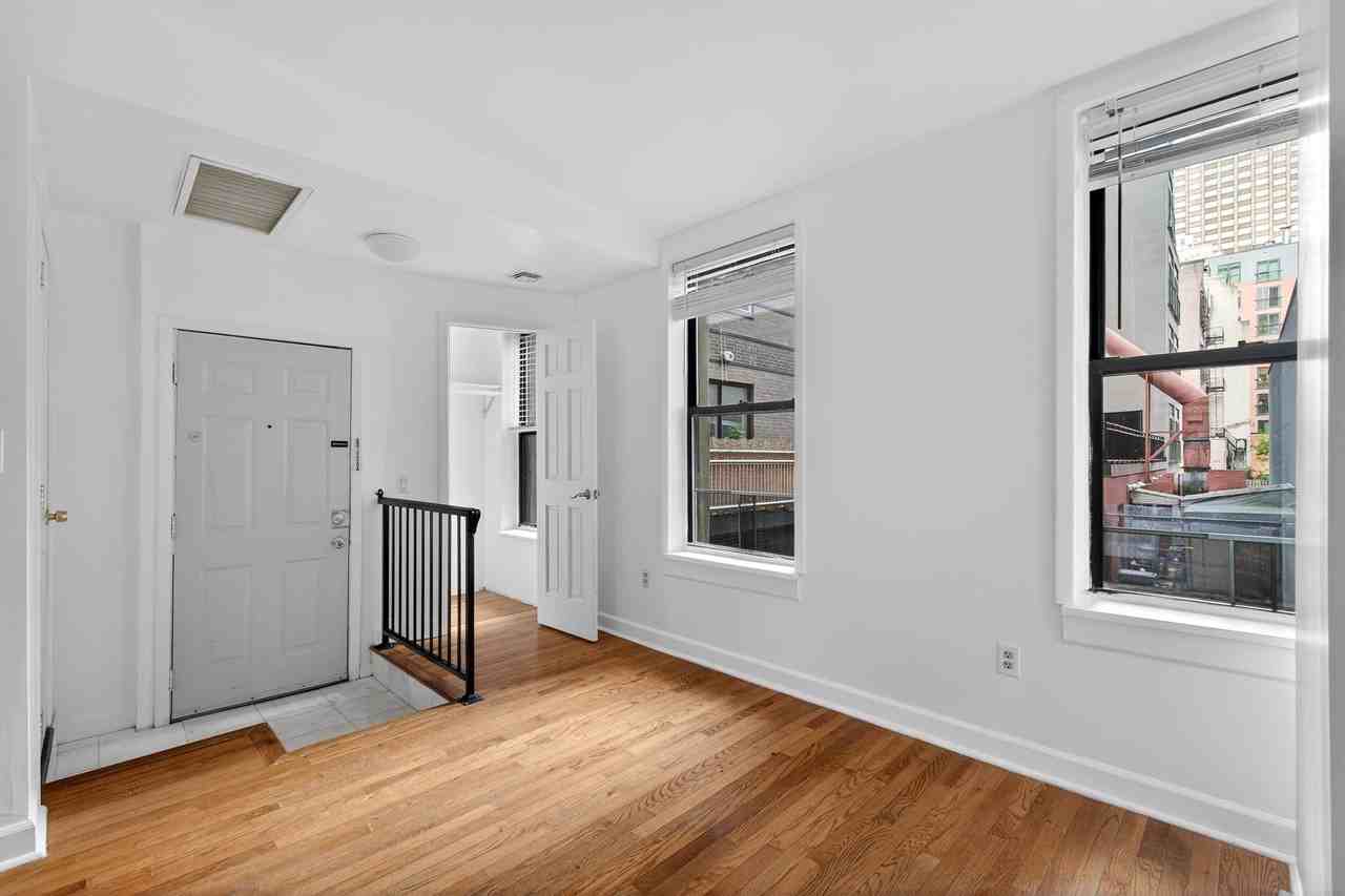 260 Warren St #2 - Photo 4 of 7