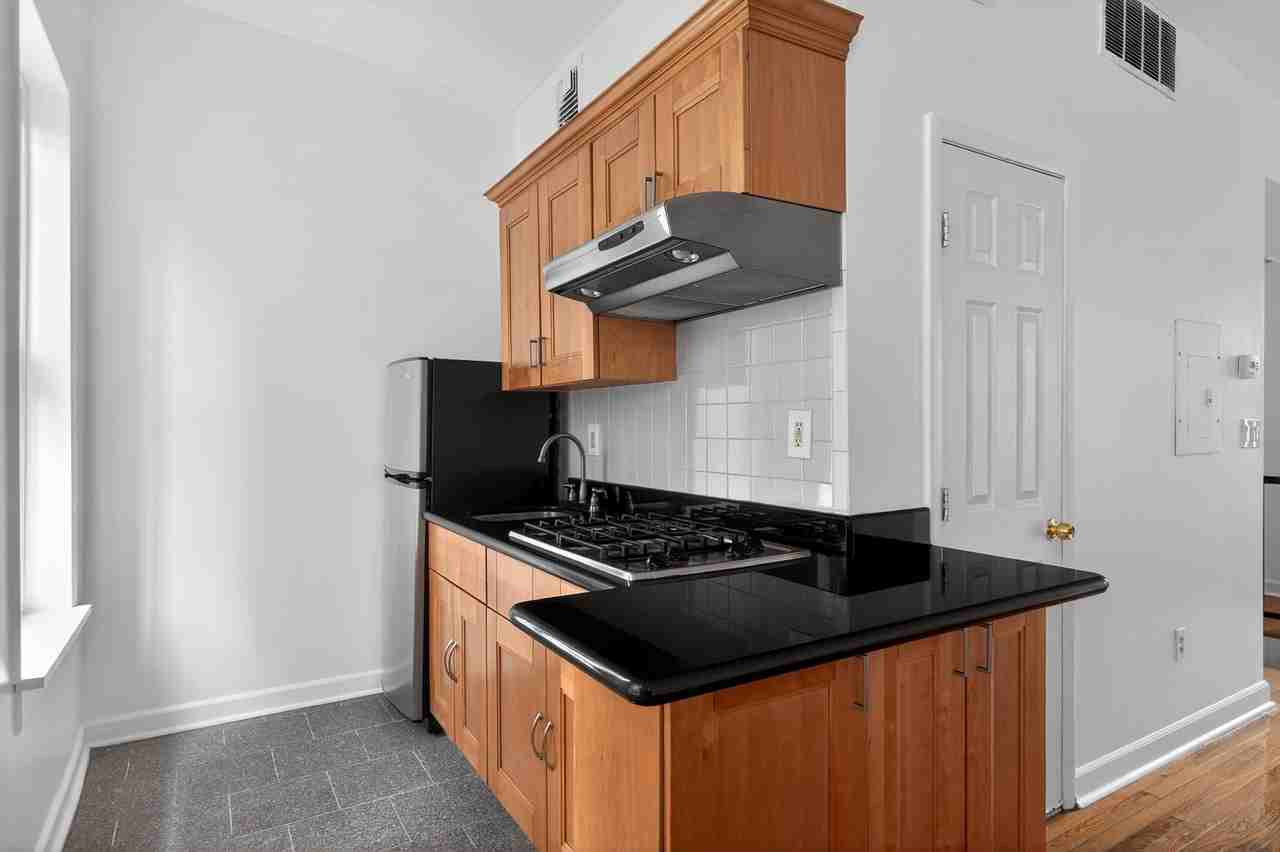 260 Warren St #2 - Photo 5 of 7