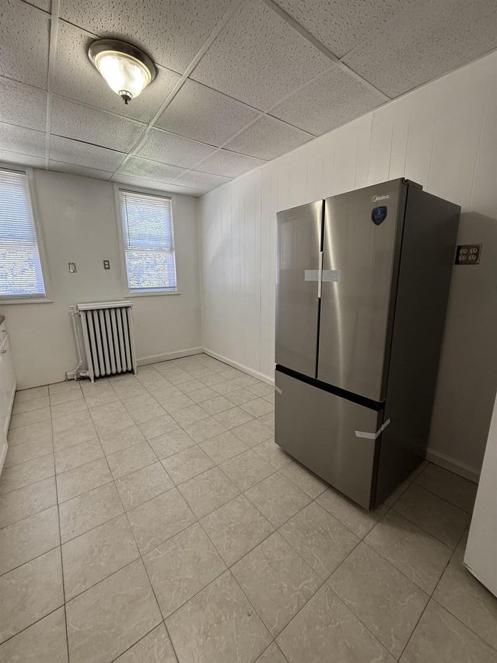 406 67th St - Photo 5 of 10