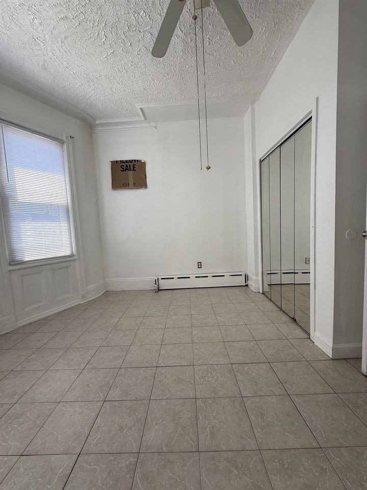 406 67th St - Photo 6 of 10