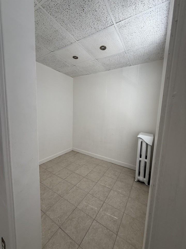 406 67th St - Photo 7 of 10