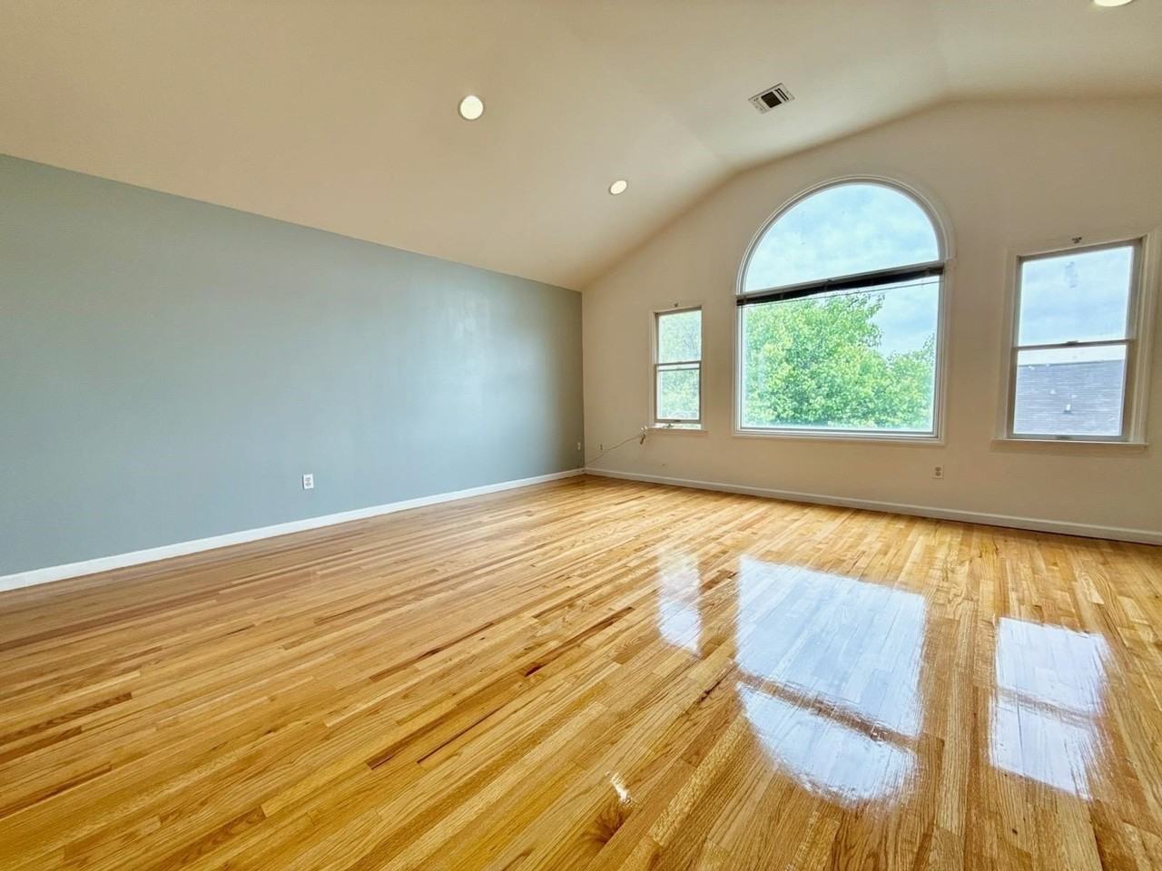 318 Linden Ave #2 - Photo 7 of 18