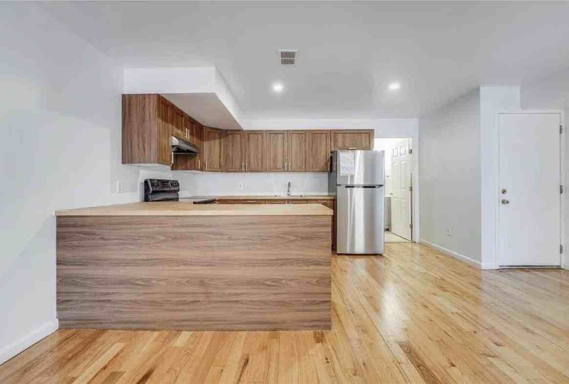 283 Winfield Ave #1 - Photo 4 of 15