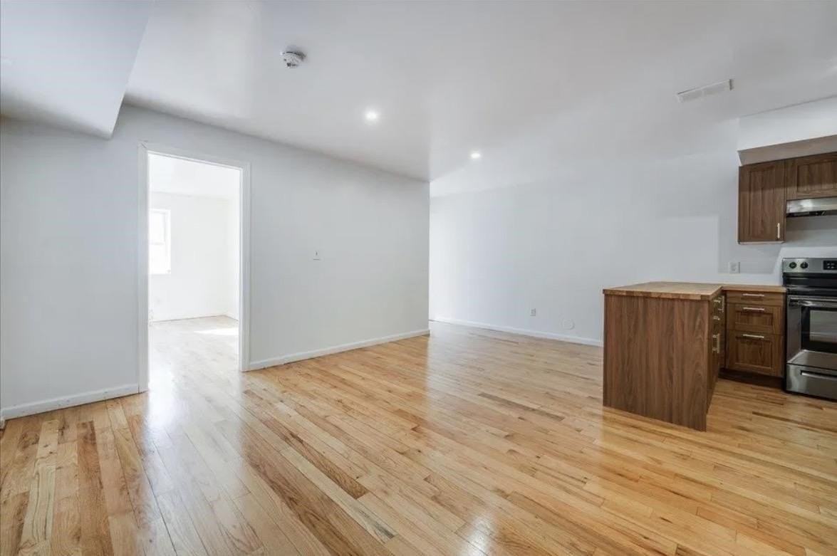 283 Winfield Ave #1 - Photo 6 of 15