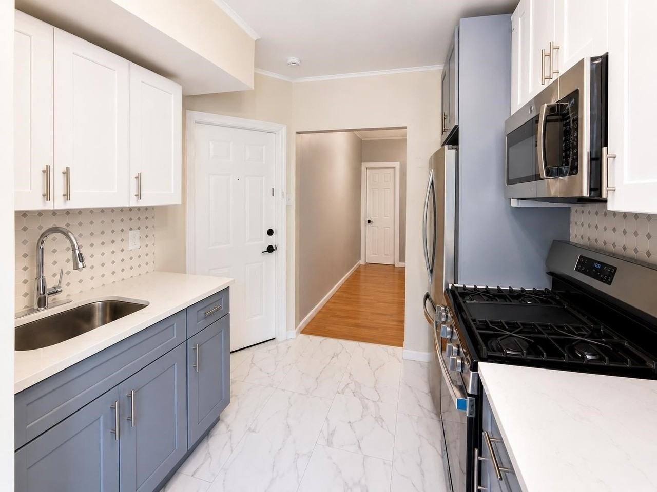 121 41st St #1 - Photo 3 of 13