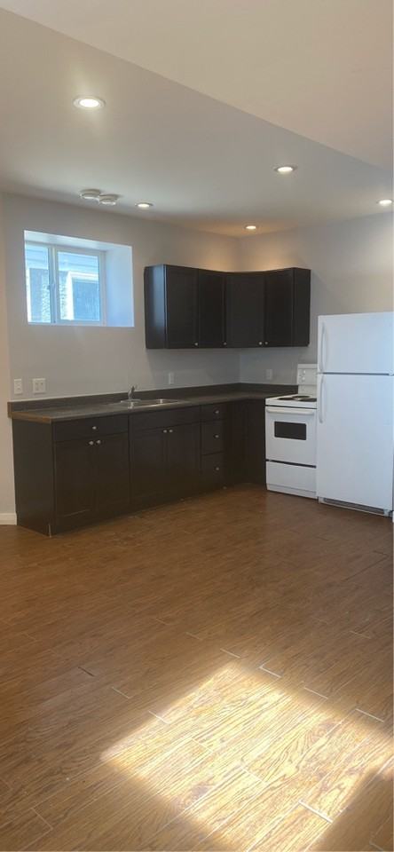 415 Lorne St #B - Photo 2 of 16