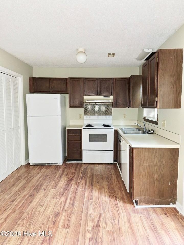 102 Eric Ct #A - Photo 2 of 7