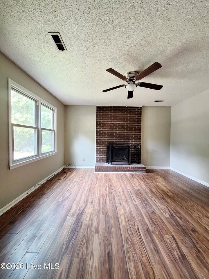 102 Eric Ct #A - Photo 3 of 7